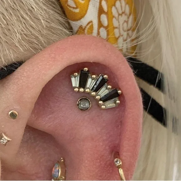 BVLA Oceane 7 - Grey Sapphire and Onyx - Yellow Gold Threaded end - Picture 2 of 6